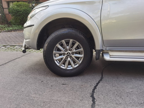 Imagen 6 de 15 de Mitsubishi L200 Dakar 4x4 Dcab 2.4