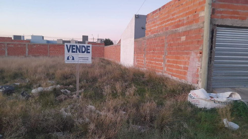 Terreno / Lote En Venta De 300m2 Ubicado En Villa Aeropuerto