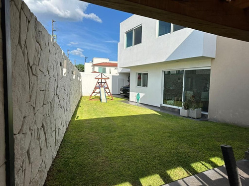 En Venta Casa En Hacienda Real Tejeda, Gran Ubicación, Estancia Amplias