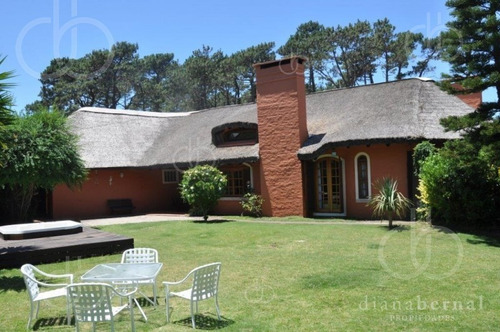 Imagen 1 de 29 de Punta Del Este, Jardines De Cordoba, 4 Dormitorios Y Dependencia*- Ref: 42991