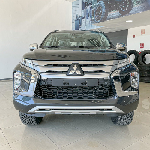 Imagen 2 de 12 de Mitsubishi Montero Sport