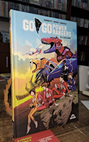 Go Go Power Rangers. Volumen 2. Editorial Moztros, España.