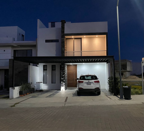 Moderna Y Amplia Casa  De 4 Recamáras En Venta En Cañadas De