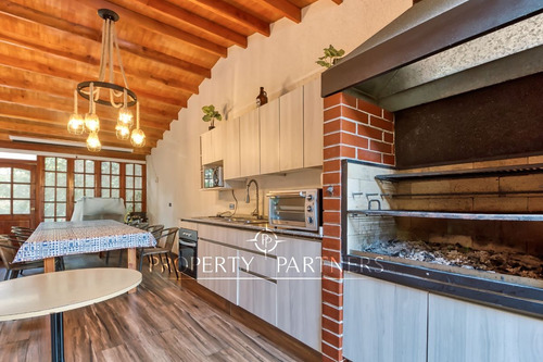 Hermosa Y Amplia Casa Con Excelente Ubicación