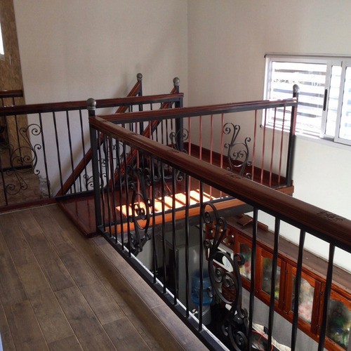 Venta Casa En 2 Plantas Con Pileta Y Quincho Glew