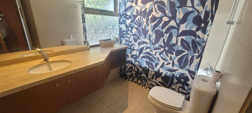 Casa En Venta De 6 Dorm. Colegio Dunalastair Peñalolen