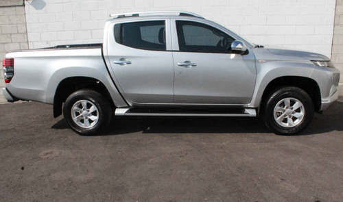 Imagen 6 de 15 de Mitsubishi L200 2021 4p Glx Doble Cabina 4x2 Gasolina