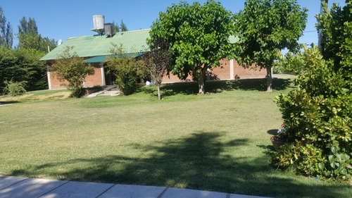 Vendo Casa En San Rafael Con Hermoso Parque Y Piscina, Cerca De Valle Grande