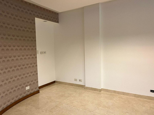 Imagen 15 de 22 de Oficina En Alquiler Y Venta En Office Iv, Con Cocheras, Y Despachos. Muy Amplia Y Luminosa.