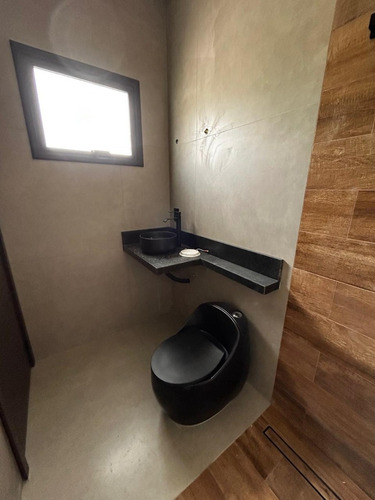 Casa Com Amplo Espaço De Lazer Particular