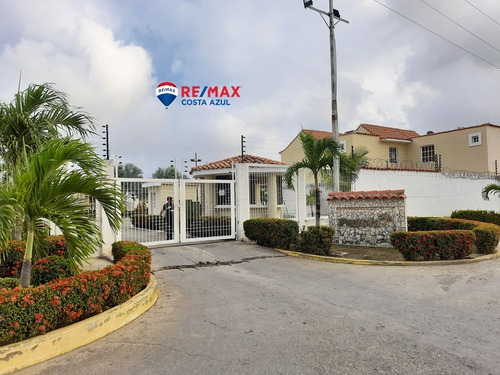 Imagen 1 de 12 de Remax Costa Azul Vende Casaquinta Conjunto Paycla