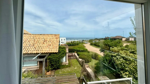 Moderna Casa Con Piscina En Montoya A Metros Del Mar