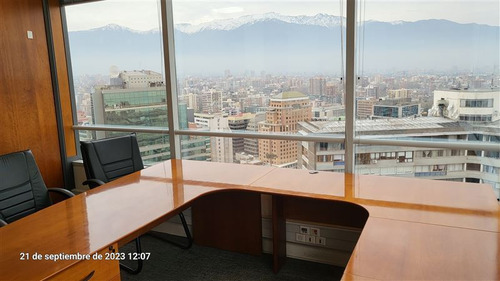 Oficina En Arriendo Cuenta Con Mobiliario