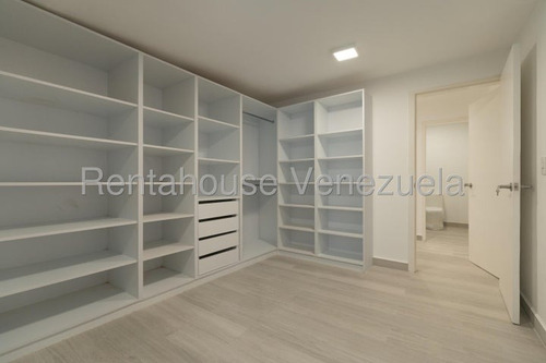 Hermosa Casa Totalmente Remodelada En Venta Ubicada En El Cafetal 25-17659