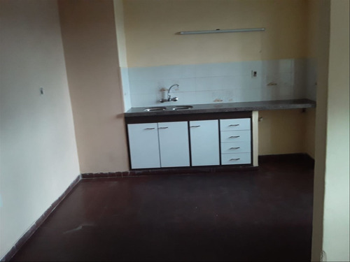 Apartamento De 3 Dormitorios En 3er Piso En Edificio.