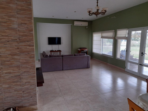 Casa En Barrio Privado Chacras De Uribelarrea