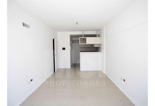 Alquiler 2 Amb, Dormitorio En Suite, Toilette Y Balcón.