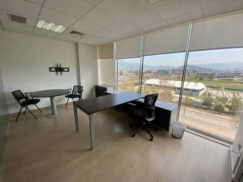 Moderna Oficina Con Linda Vista En Arriendo / Lo Barnechea