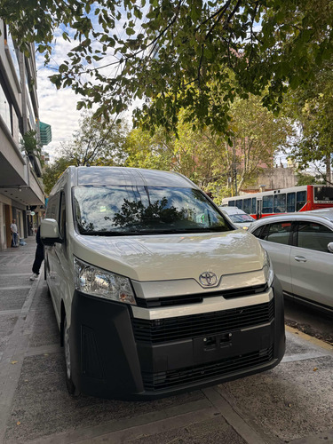 Toyota Hiace 2.8 Tdi Furgón 6at L2h2 3a 5p