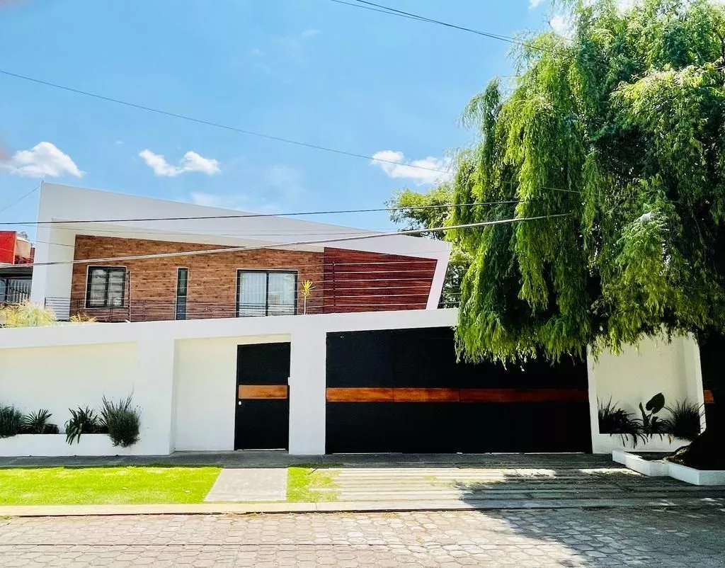 Hermosa Casa Contemporánea En La Virgen