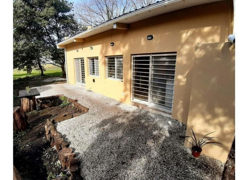 Casa 2 Ambientes Con Amplio Terreno En El Barrio Colina Alegre