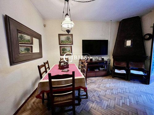 Muy Linda Casa En Venta En Pleno Pocitos Con 4 Dormitorios, Patio Y Parrillero