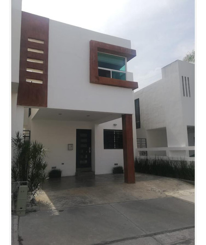 Casa En Venta En Misión Silla