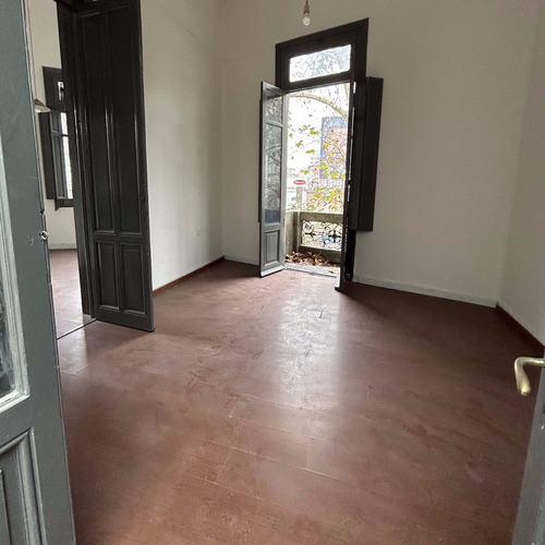 Alquiler De Amplia Casa Con 3 Dormitorios Y 2 Baños En Cordon Ideal Empresa