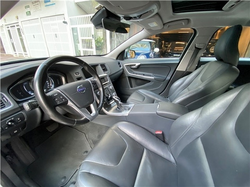 Volvo V60 2.0 T5 Momentum Turbo Gasolina 4p Automático