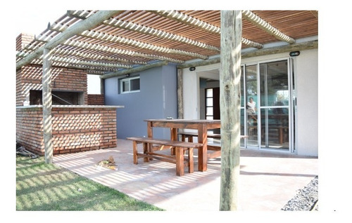 Imagen 18 de 30 de Casa De 3 Dormitorios Y 2 Baños A 50 Mts De La Playa
