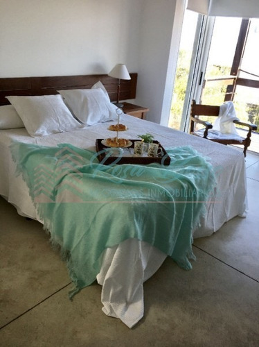 Casa En Punta Piedras, 5 Dormitorios *- Ref: 3581