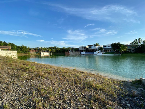 Imagen 2 de 6 de Terreno En Venta En Cancún En Lagos Del Sol, Frente A Lago