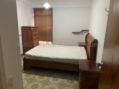 Interesante Apartamento De Un Área Total De 248,28, Distribuidos En Tres Ambientes, Áreas Sociales Y Habitaciones De 101,83 Y 146,45 De Terraza Y Jardín. Esta En Chacao