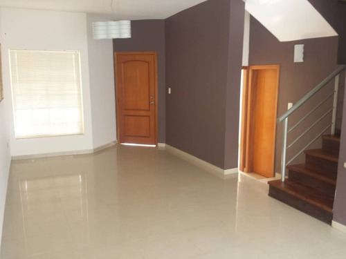 Imagen 13 de 20 de Town House En Venta Con Planta Eléctrica En El Trigal Norte, Residencias Monte Plata.