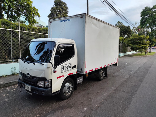 Hino Dutro 300