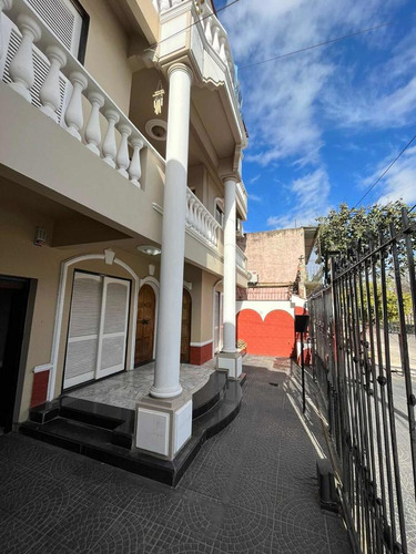 Imagen 16 de 29 de Casa En Venta - 6 Dormitorios 5 Baños - 300mts2 - Tablada