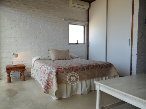 Miralejos - Loft Rojo (planta Alta) En Punta Del Diablo