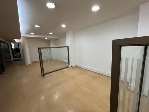 Se Vende Gran Oficina Con 7 Privados Y Salón En El Centro