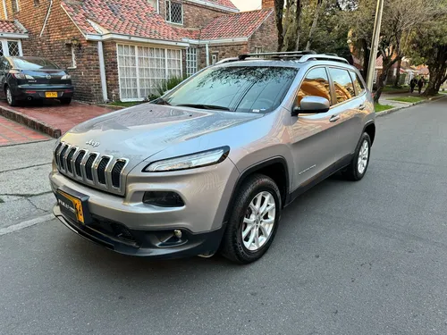 Jeep Cherokee 3.2 Longitude Plus