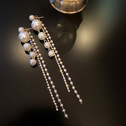 Pendientes Arete Con Borlas Largas Y Perlas Con Tachuelas De