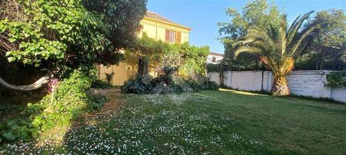 Casa En Venta De 5 Dorm. En Ñuñoa