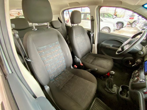 Fiat Uno Uno Vivace 1.0 8V (Flex) 4p