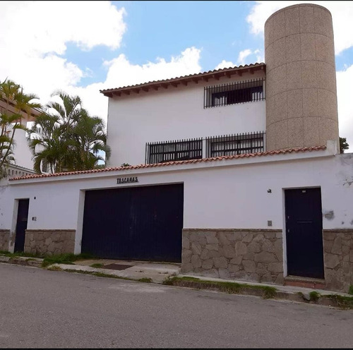 Venta Casa Para Remodelar A Su Gusto Con Dos Anexos Independientes 8 Puestos De Estacionamiento Colinas De Santa Monica  Calle Cerrada Con Control De Acceso 