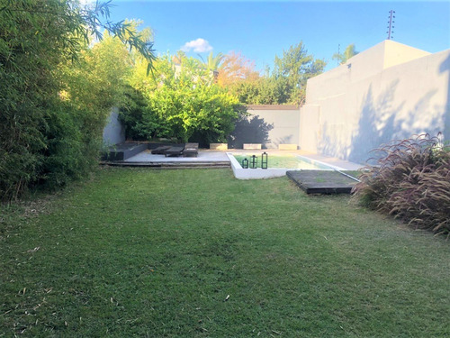 Imagen 13 de 14 de Chalet 7 Amb Con Fondo - Quincho - Pileta // Urquiza 256