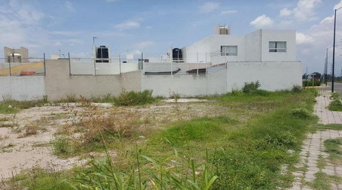 Terreno Comercial En Venta En Pirámides Sobre Avenida Principal