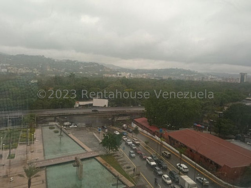 Oficina Comercial En Alquiler Mls #24-5774