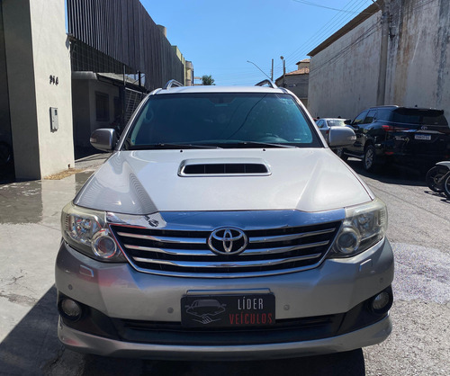 Toyota Hilux SW4 3.0 Srv 7l 4x4 Aut. 5p