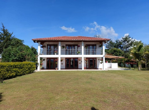 Hermosa Casa Finca En Venta Con Vista Y Ubicación - El Carmen Víboral