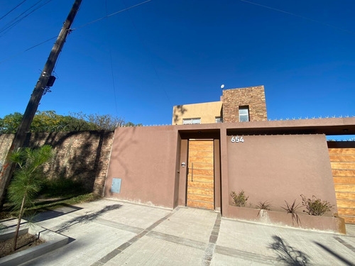 Imagen 2 de 9 de Venta- Hermosa Casa Con 3 Habitaciones!