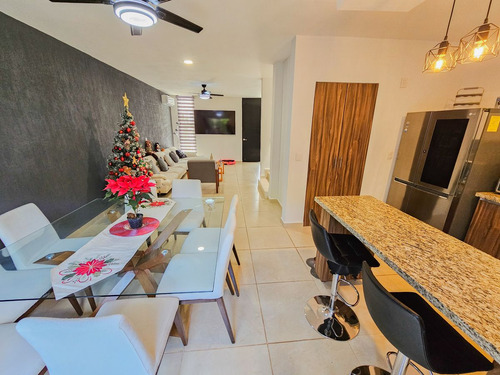Casa · 3 Recámaras · Jardines Del Sur 6 · Alberca · Seguridad · Remodelada